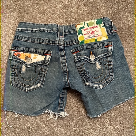 Preowned True Religion short shorts patches distressed- 27 - Picture 7 of 9
